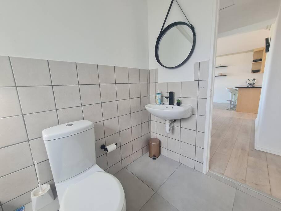 Apartment Beachside Living In Muizenberg. *