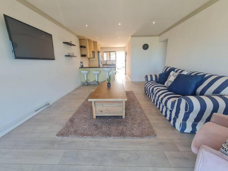 Beachside Living In Muizenberg. Appartement Le Cap